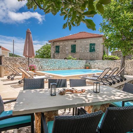 Villa Callisto- Elegant Restored Villa With Pool Yírion Eksteriør billede