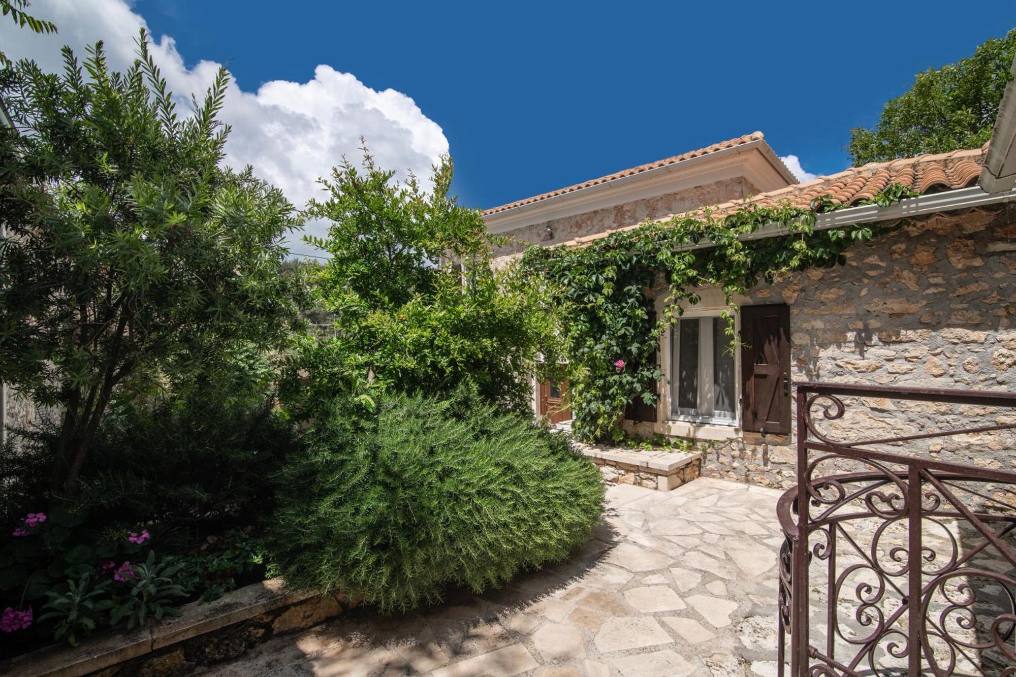 Villa Callisto- Elegant Restored Villa With Pool Yírion Eksteriør billede