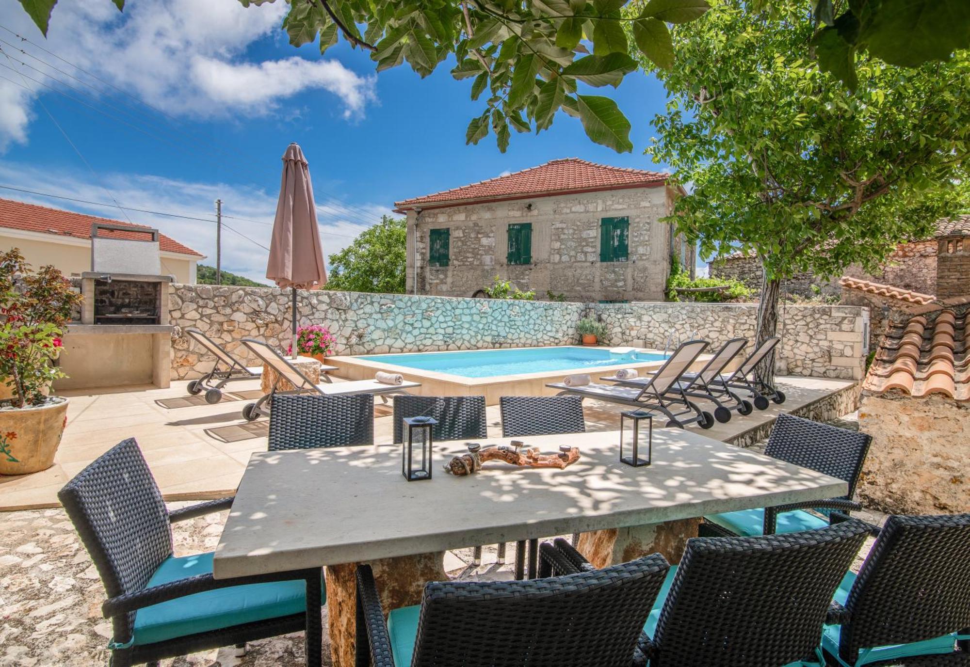 Villa Callisto- Elegant Restored Villa With Pool Yírion Eksteriør billede