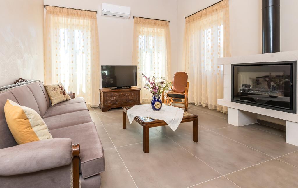 Villa Callisto- Elegant Restored Villa With Pool Yírion Eksteriør billede