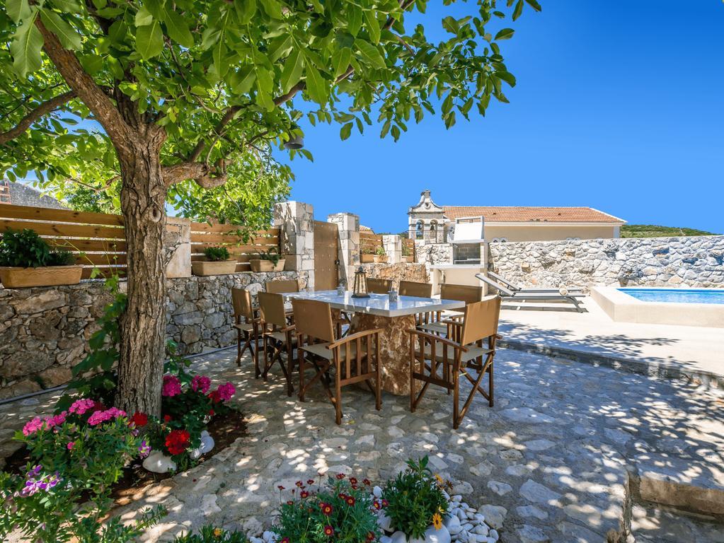 Villa Callisto- Elegant Restored Villa With Pool Yírion Eksteriør billede