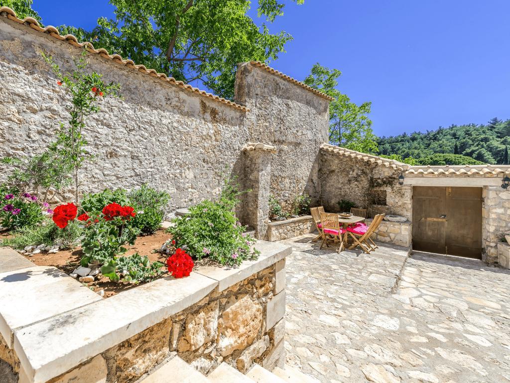 Villa Callisto- Elegant Restored Villa With Pool Yírion Eksteriør billede