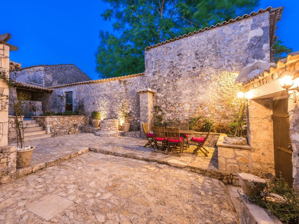 Villa Callisto- Elegant Restored Villa With Pool Yírion Eksteriør billede